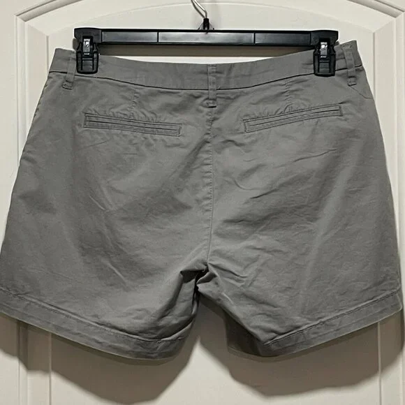 Y2K Preppy Old Navy Size 6 5" Grey Mid Rise Chino Casual Shorts - Picture 4 of 9